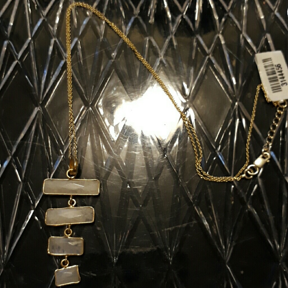 SRI LANKAN SILVER MOONSTONE PENDANT & CHAIN